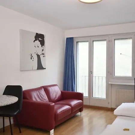 - Crown 32 Zurich