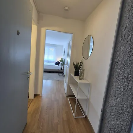 - Crown 32 Zurich