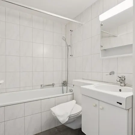 - Crown 32 Apartment *
